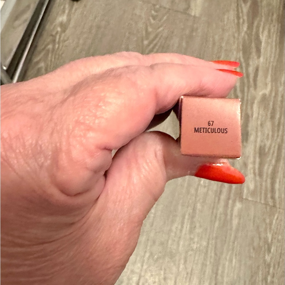 MAC Locked Kiss 24HR Lipstick (Meticulous) NEW - Picture 4 of 11